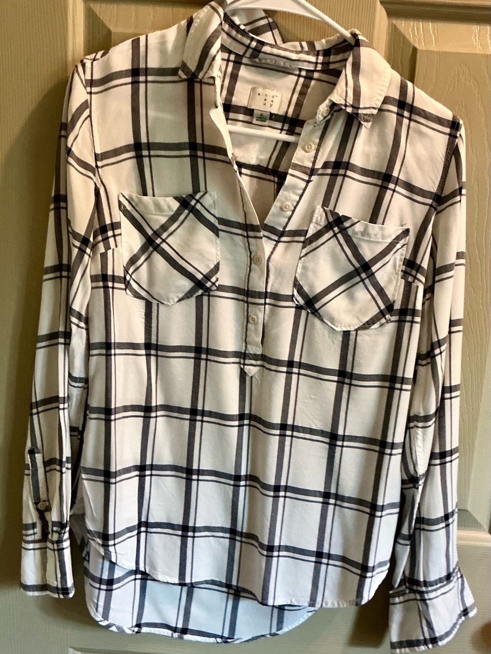 a new day White and Black Plaid Button-Front Shirt size small